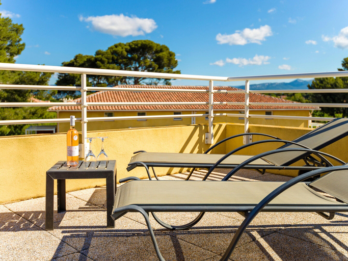 Balcony 4, Var Coast Cabin Apartment for 6, Var