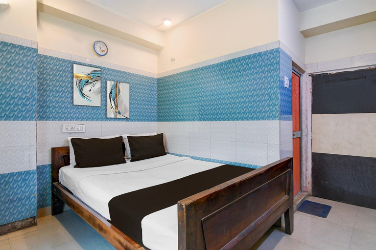 Room 4, Deluxe Shibpur Tram Depot Samrat Palace, Haora