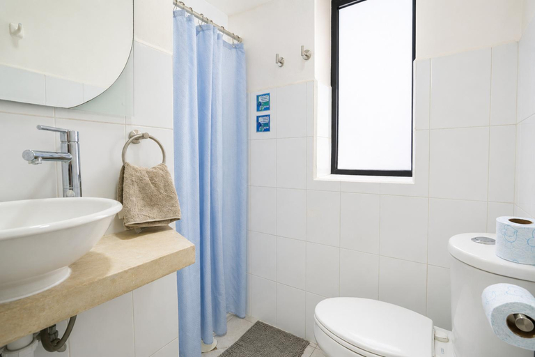Bathroom 2, Hotel Galaxia, Del Centro