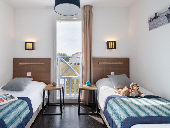 Room 2, Country-coastal Retreat in the Vendee, Vendée