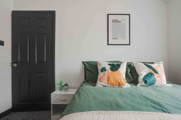 Room 4, 3 Mins to Stadium W M Dishwasher Sofa Bed, Sefton