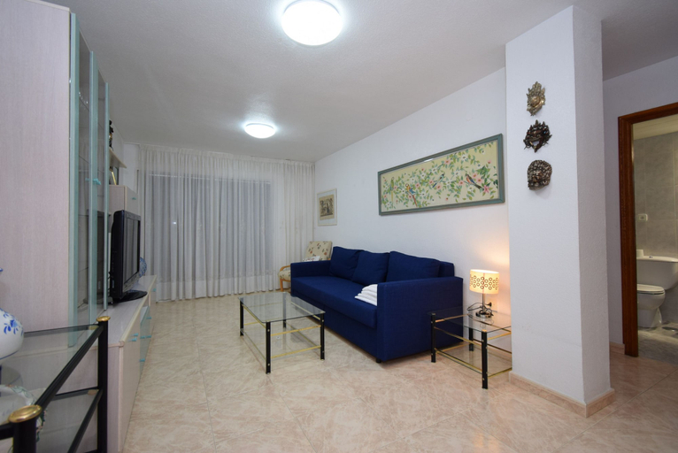 Room 2, Lidersol 11f2 in Benidorm, Alicante