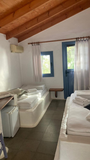 Bedroom 2, Rosys Little Village, Attica