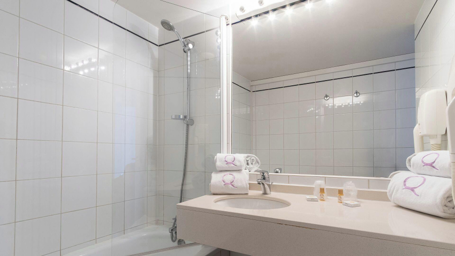 Bathroom 5, Ours Blanc Toulouse Centre, Haute-Garonne
