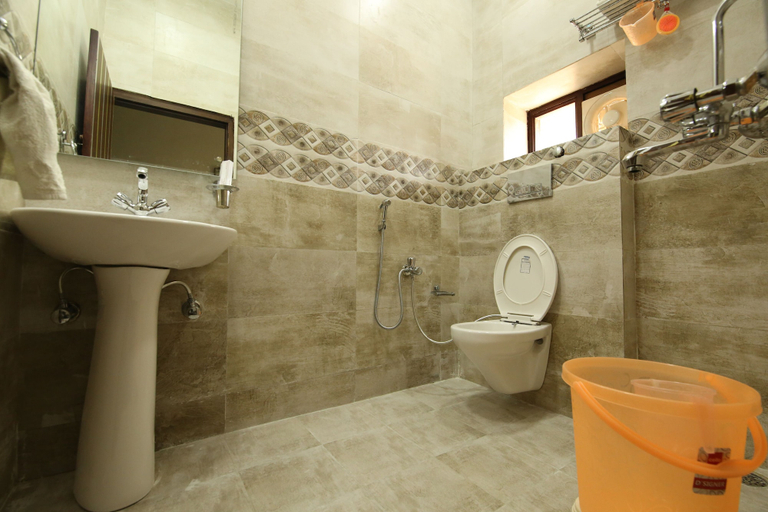 Bathroom, Hotel Rawat Near Railway Station, Jaipur, Jaipur