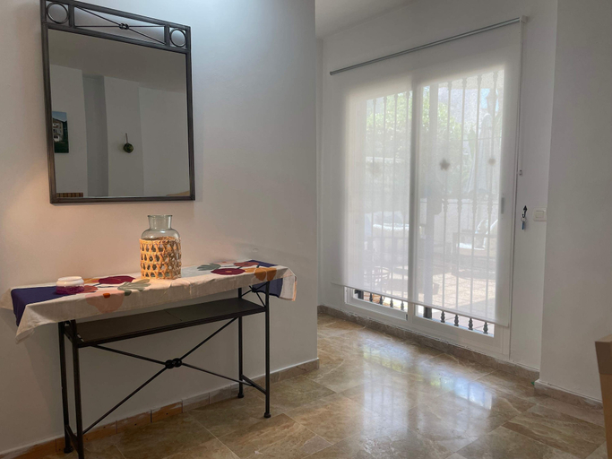 Room 2, Modern 3 Bedroom Pool Access Apartment F-7, Málaga