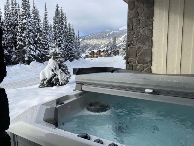 Outdoor spa tub 3, Echo Landing #26 2 Bedroom Home, Thompson-Nicola
