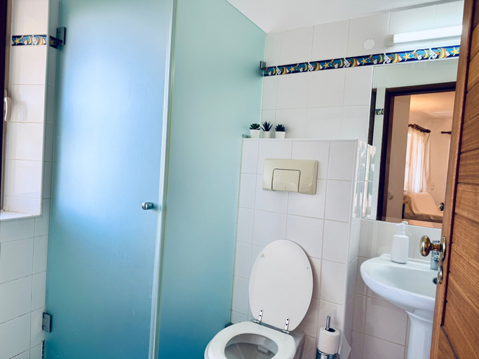 Bathroom, Seaview Studio Apartment Sleeps 3 With Pool, Lagos