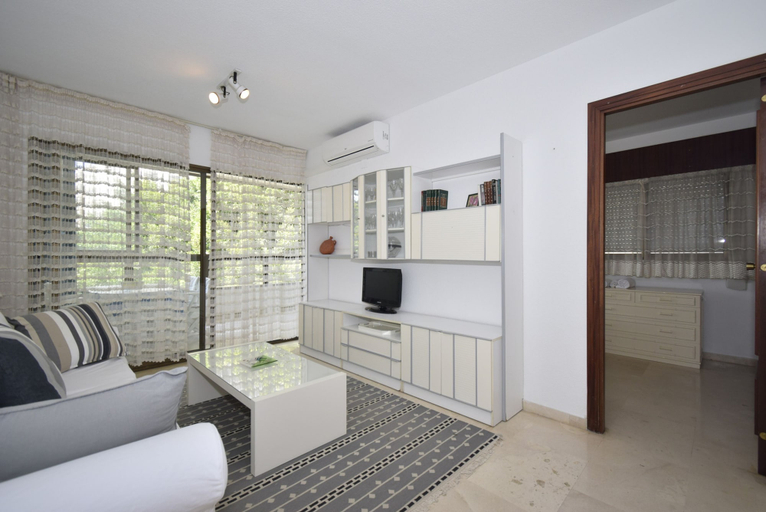 Room 2, Gemelos 4 3C1 in Benidorm, Alicante