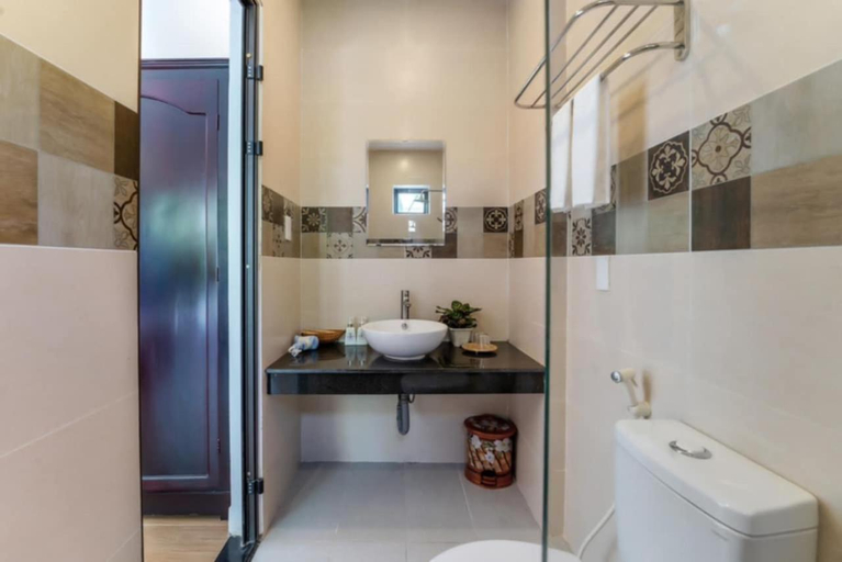 Bathroom 4, Laughter Garden Villas, Da Nang