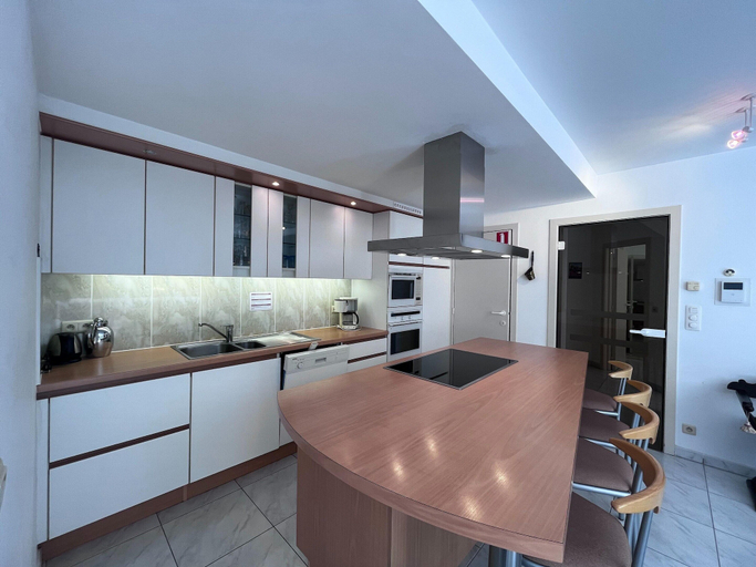 Private kitchen 2, Central Apartment Near the Beach, West-Vlaanderen