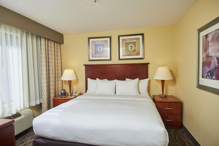 Bedroom 3, DoubleTree by Hilton Princeton, Middlesex