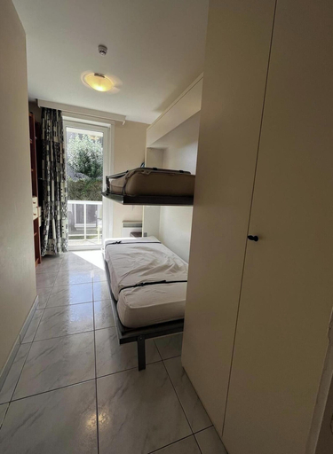 Room 5, Central Apartment Near the Beach, West-Vlaanderen