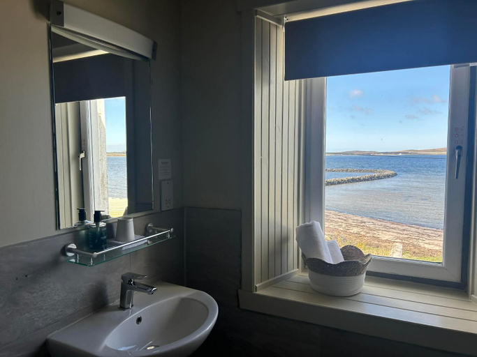 Bathroom, Lochside hotel, Argyll and Bute