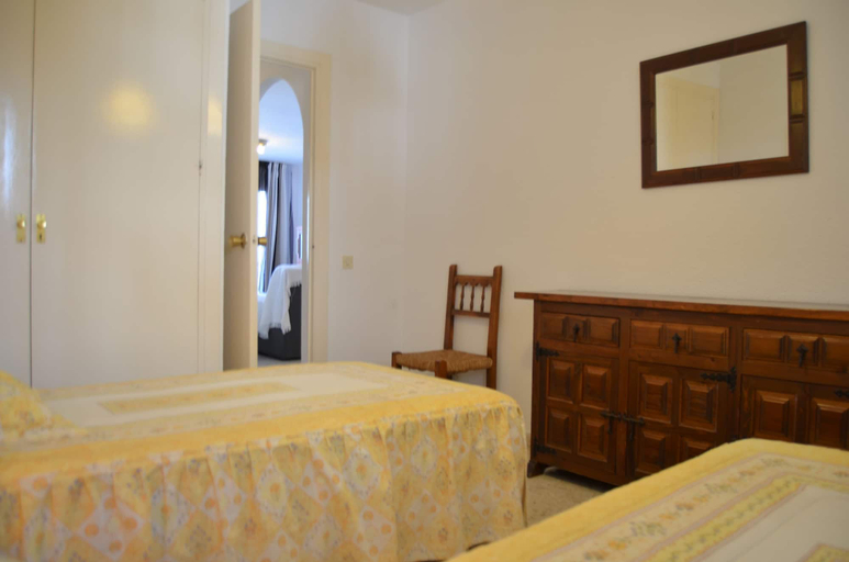 Room 5, Terrasol Puerto Blanco 3-b1 Frontal AL MAR, Málaga