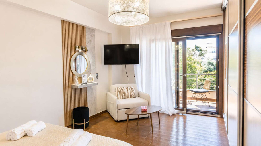 Room 3, Fems Luxury 3-level Home w Private Jacuzzi, Crete