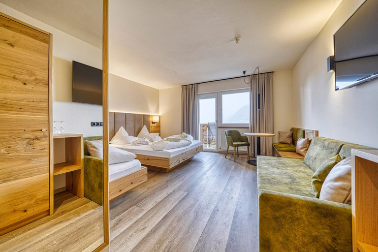 Bedroom 3, Family Hotel Gutenberg, Bolzano