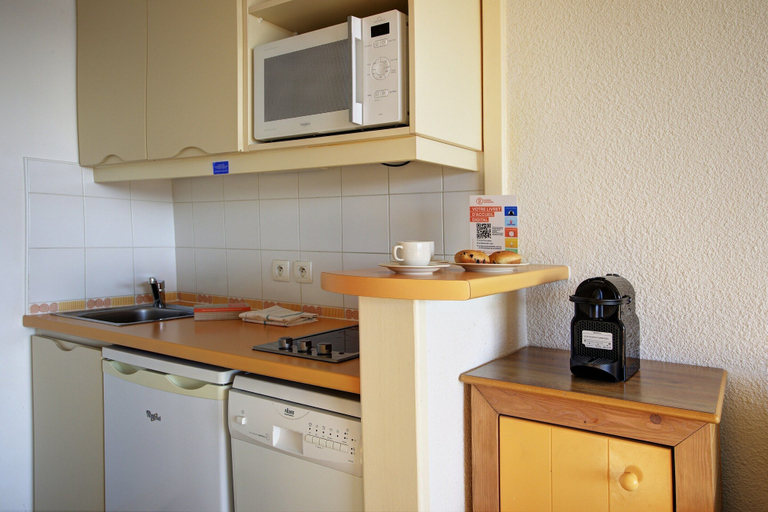 Private kitchen, Stunning Pyrenees Apartment for 4, Pyrénées-Orientales