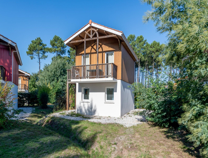 Exterior 3, Forest Stay for 4 by the Lake, Landes