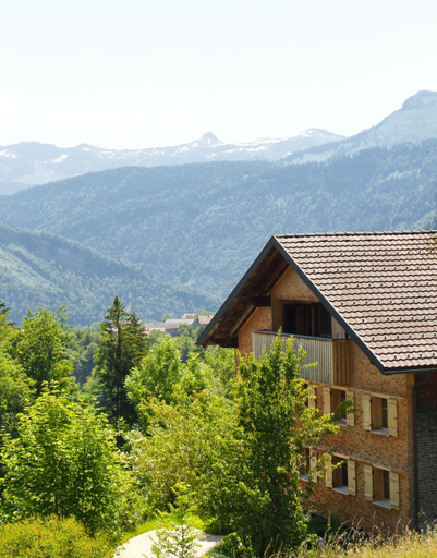Exterior & Views
