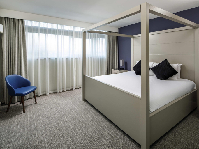 Bedroom 2, Mercure Manchester Piccadilly Hotel, Manchester