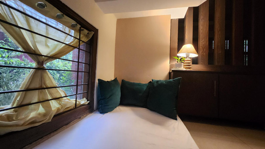 Shared lounge/TV area 4, Luminary Dynasty House , Gurgaon