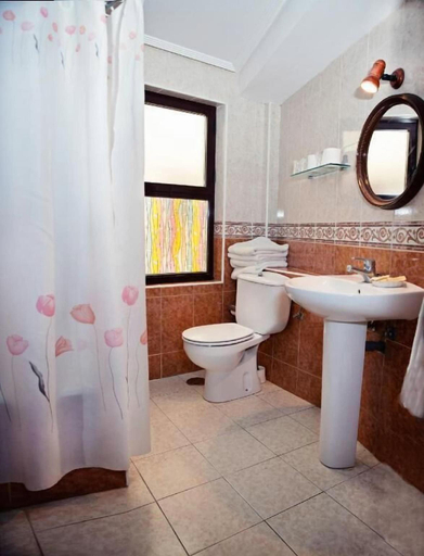 Bathroom 4, Hostal Guzman El Bueno by gaiarooms, León