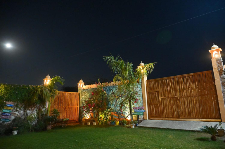 Exterior & Views