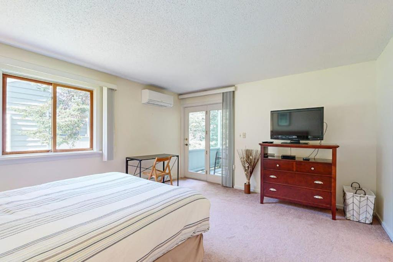 Bedroom 3, Four Seasons Retreat, Carroll