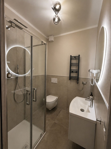 Bathroom 2, Galeo Suites, Florence