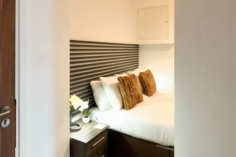Room 3, Host Stay Flat 3 4 Leigh Street, Sefton