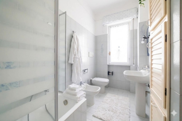 Bathroom 5, Appartamento Amoretti, Imperia