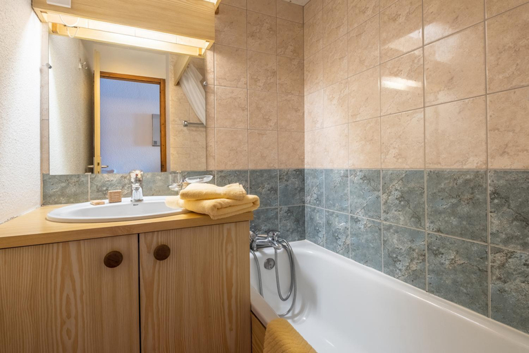 Bathroom 2, Residence Pierre & Vacances Les Mouflons I et II, Haute-Savoie