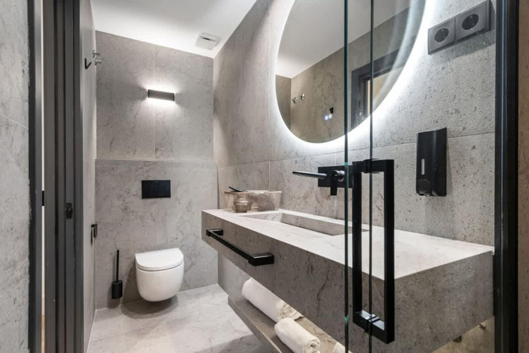 Room 2, Pac Fico Patio Suite Near Retiro, Madrid