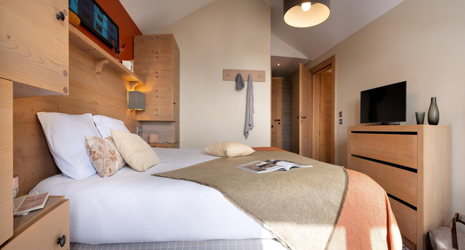 Room 5, Mountain Side Stay With Sauna, Haute-Savoie
