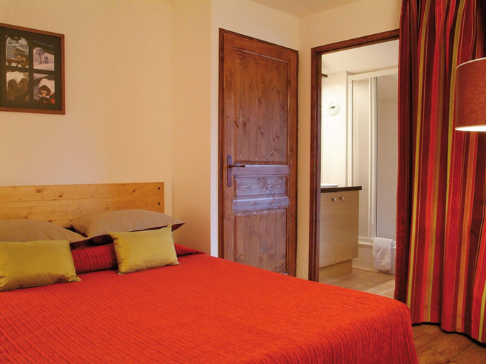 Room 3, Inviting Mountain Cabin in Savoie, Savoie