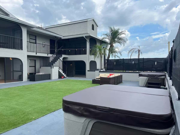 Interior 3, Coral Breeze Escape, Lee