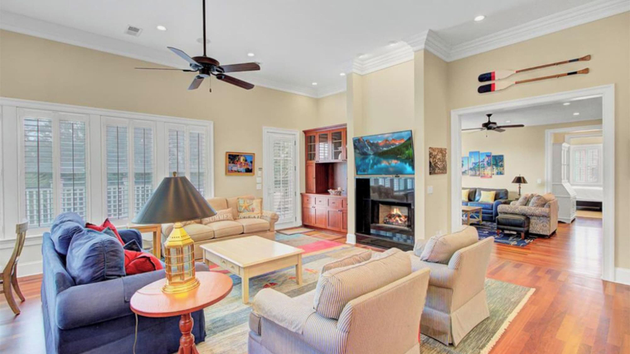 Interior 4, 13 57th Avenue by Avantstay Rooftop, Decks + Pool!, Charleston
