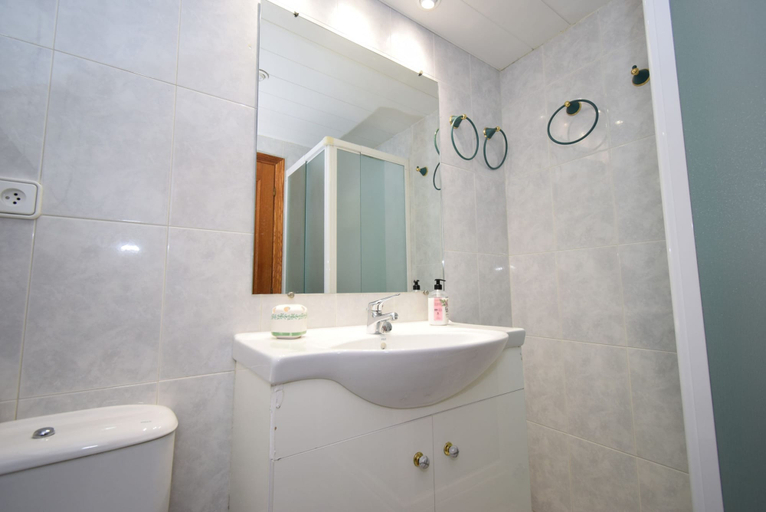 Room 5, Lidersol 11f2 in Benidorm, Alicante