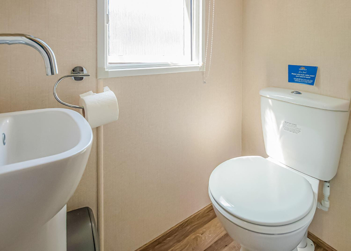 Bathroom 4, Swanage Coastal Park Hideaway, Dorset