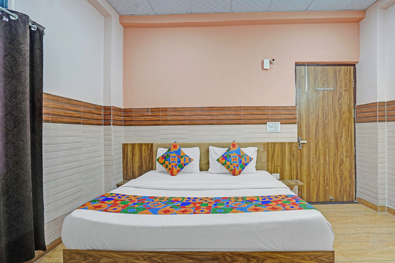 Room 4, Via Balram - Metro Station Sector 34 Noida, Gautam Buddha Nagar