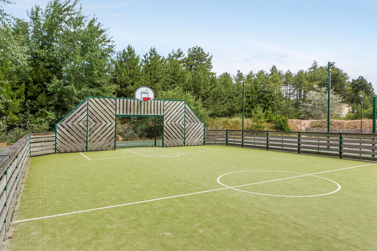 Sport court 5, 2-bedroom Beach Cottage, Somme