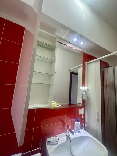Bathroom 5, Lincoln B&B, Caserta