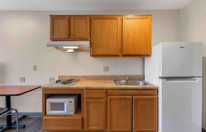 Private kitchen, Motel 6 Suites Birmingham Pelham AL, Shelby