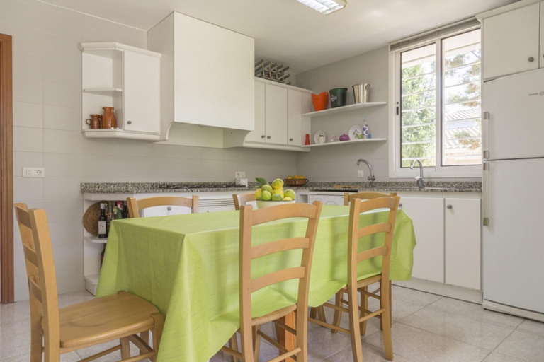 Room 5, Can Francesc Wifi BBQ Garden 200m From the Beach for 8, Baleares
