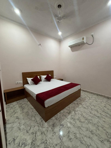 Room 4, Hotel Baldev Palace, Mathura