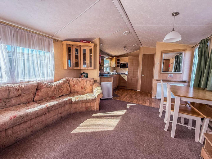 Others 3, Great 6 Berth Caravan With Decking By The Beach In Suffolk Ref 40023Nd, Suffolk