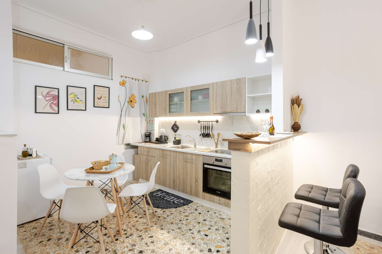 Room 3, Kalamata s Urban Oasis With Private Balcony, Peloponnese