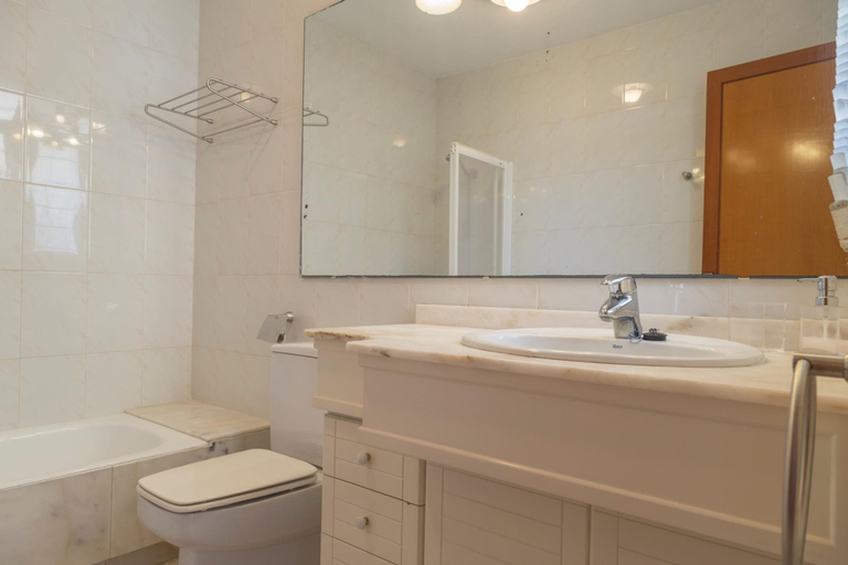 Room 3, Can Francesc Wifi BBQ Garden 200m From the Beach for 8, Baleares