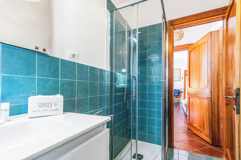 Bathroom 4, Lu Maggiu, Olbia-Tempio